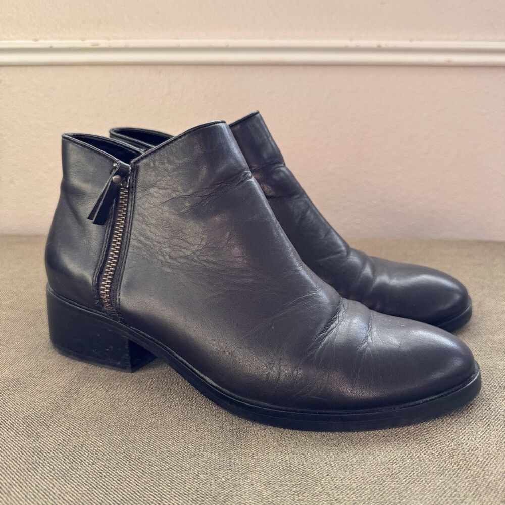 COLE HAAN Hayes Black smooth Leather Ankle Booties moto Women’s Sz 7.5B Zipper